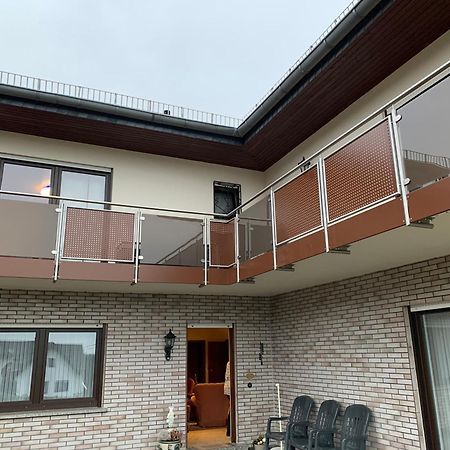 Strassenhaus Ferienwohnungjahrsfeld מראה חיצוני תמונה